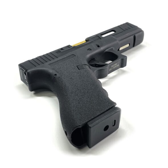 Страйкбольный пистолет East Crane Glock G17 Salient Arms Gold Plated Barrel Gas (EC-1105)