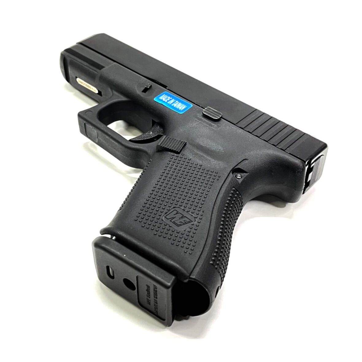 straykbolnyy-pistolet-we-glock-19-gen.5-smennye-nakladki-we-g003vb-bk