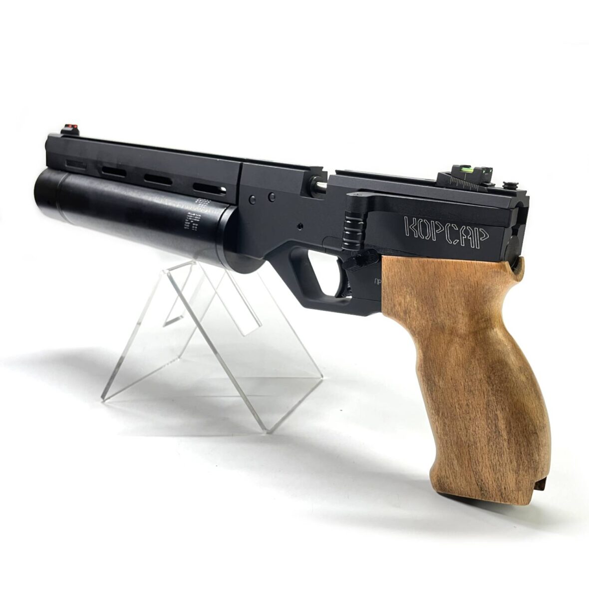 pnevmaticheskiy-pistolet-krugergun-korsar-5.5-mm-240-mm-d42-s-manometrom-derevo