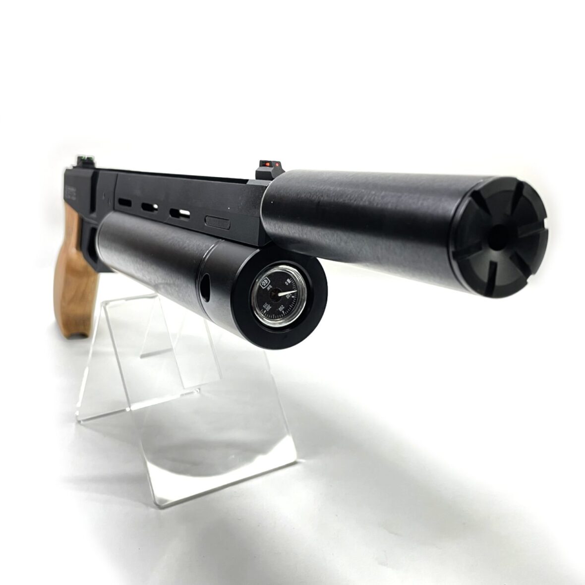 pnevmaticheskiy-pistolet-krugergun-korsar-5.5-mm-240-mm-d42-s-manometrom-derevo-2