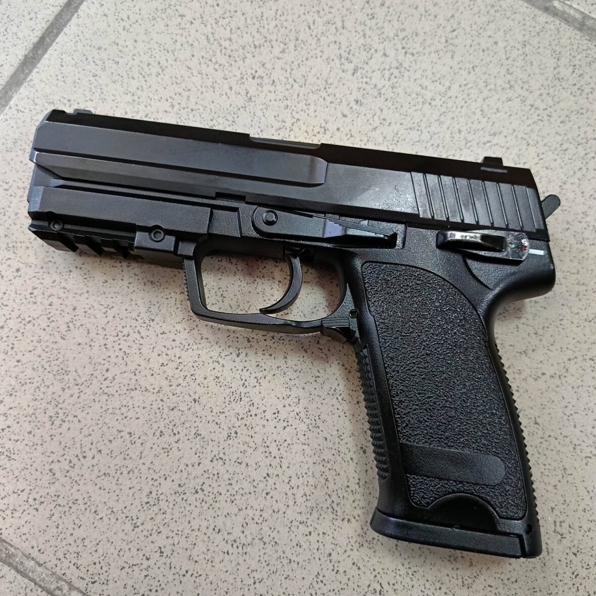 Б/у Страйкбольный пистолет Cyma HK USP AEP (CM125)
